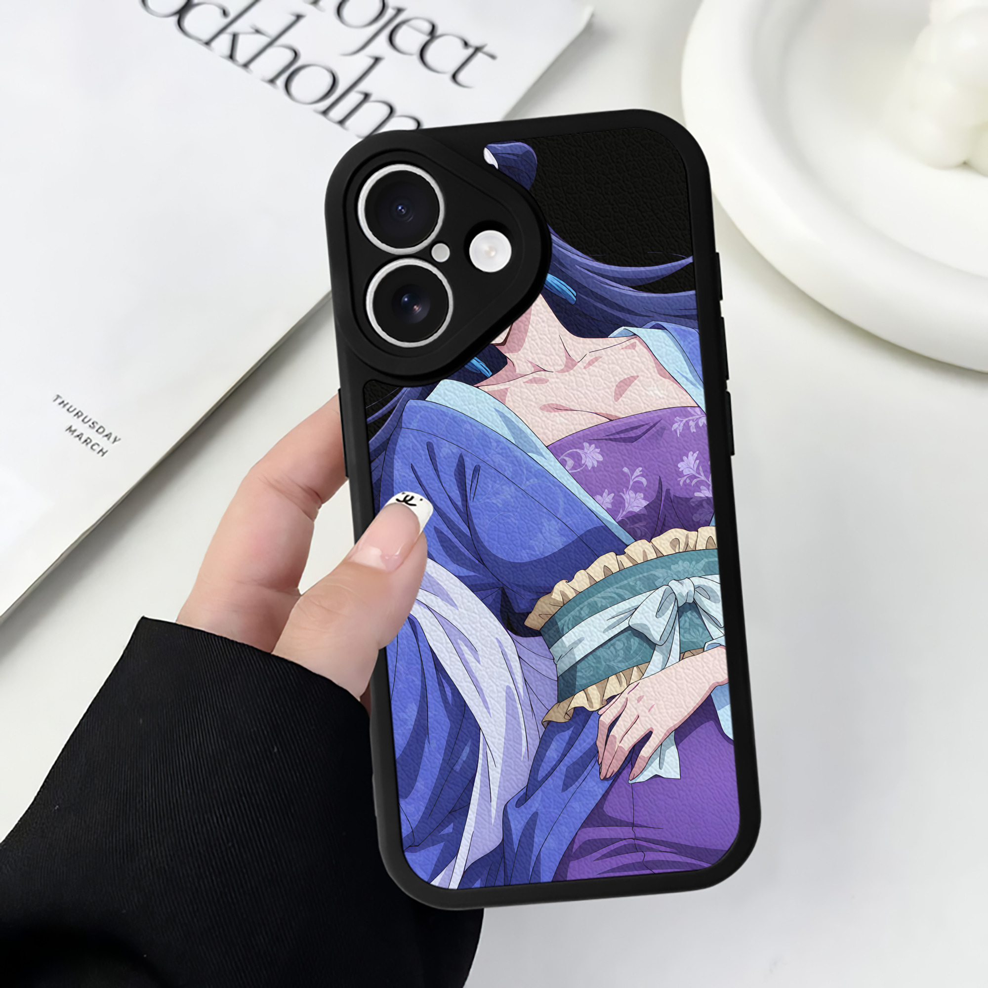 （画像用） 薬屋のひとりごと The Apothecary Diaries 【iPhone 16シリーズ対応】シリコンスマホケース（レザー調） 材質：シリコン